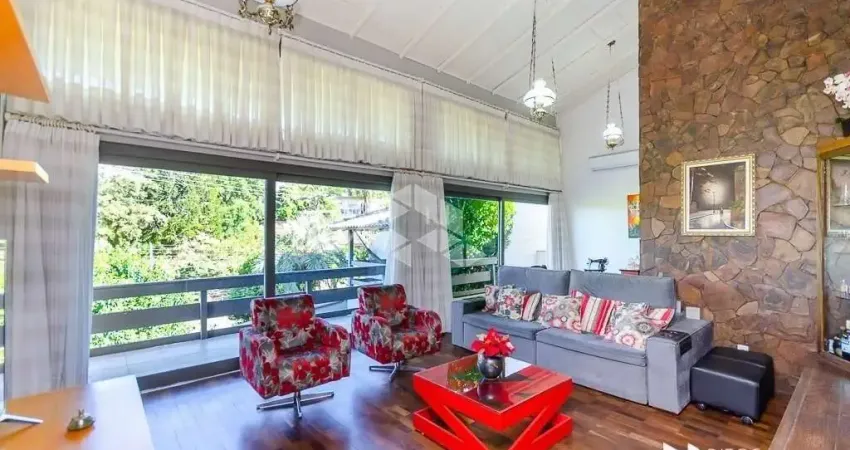 Casa 3 dormitórios, suíte máster com hidro, piscina e salão de festas no bairro três figueiras -