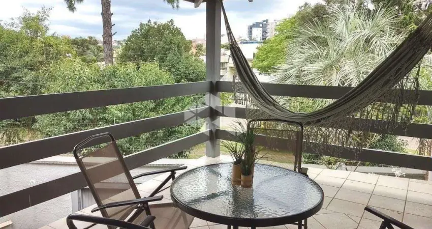 Casa 3 dormitórios, suíte máster com hidro, piscina e salão de festas no bairro Três Figueiras -