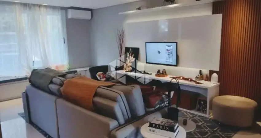 Casa 3 quartos, suíte, piscina e vista para área verde em condomínio planejado