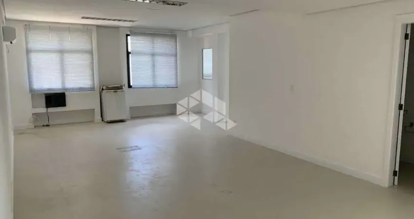 Sala comercial reformada  ampla, iluminada e semimobiliada em localização privilegiada!