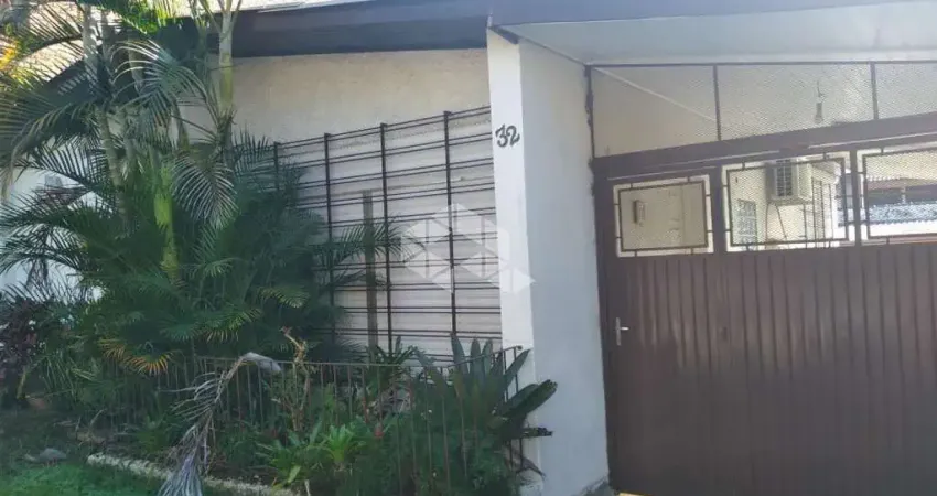 Casa com 3 quartos à venda na Rua Francisco Braga, 32, Partenon, Porto Alegre