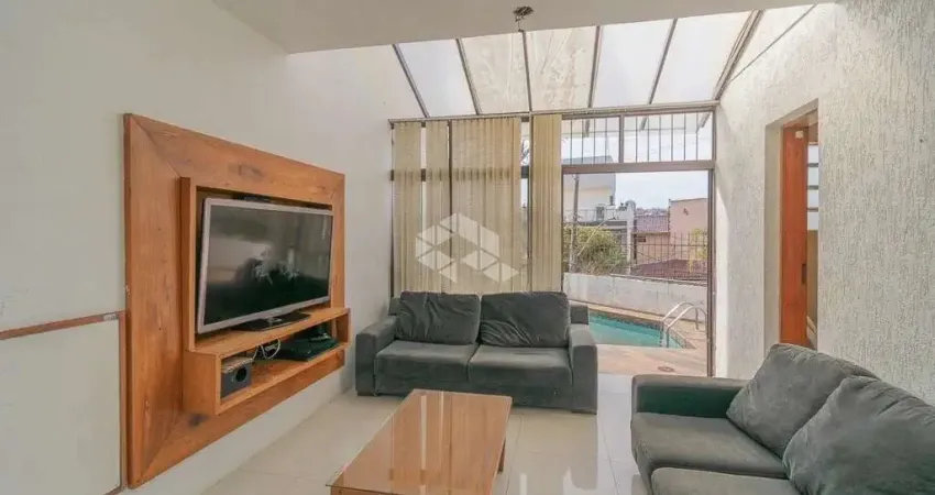 Casa com 322m², 3 quartos, 3 suítes, 4 vagas, no bairro três figueiras em porto alegre