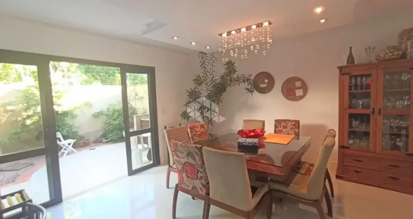 Casa em condominio fechado com 3 dormitorios e suite, 2 vagas.