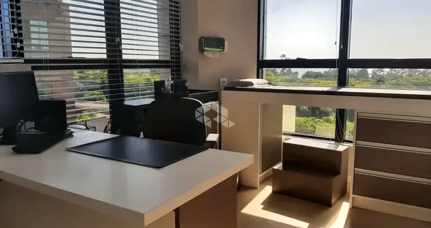 Sala comercial com vista para o Rio Guaíba no Centro Clínico Mãe de Deus.