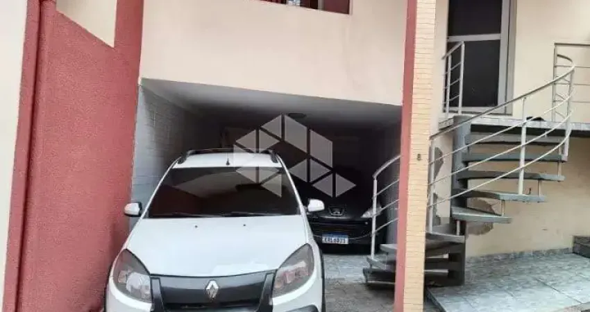 ESPAÇOSA CASA DE CONDOMÍNIO COM 2 VAGAS DE CARRO A VENDA EM ITAQUERA