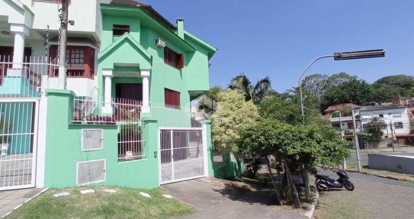 Excelente casa /sobrado, 4 quartos com viabilidade de mais 2, no Cristo Redentor