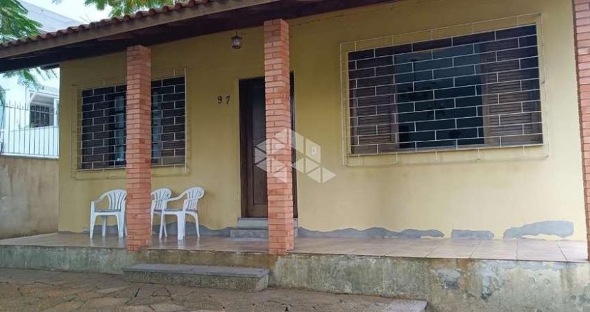 Casa ampla Próximo a Av. Protásio Alves, em Porto Alegre.