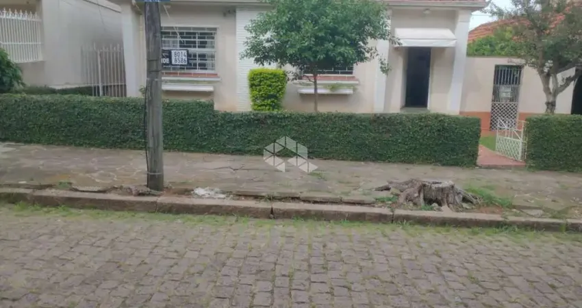 Casa ampla com 4 dormitórios , sala, cozinha, três banheiros. Jardim Lindóia Porto Alegre RS