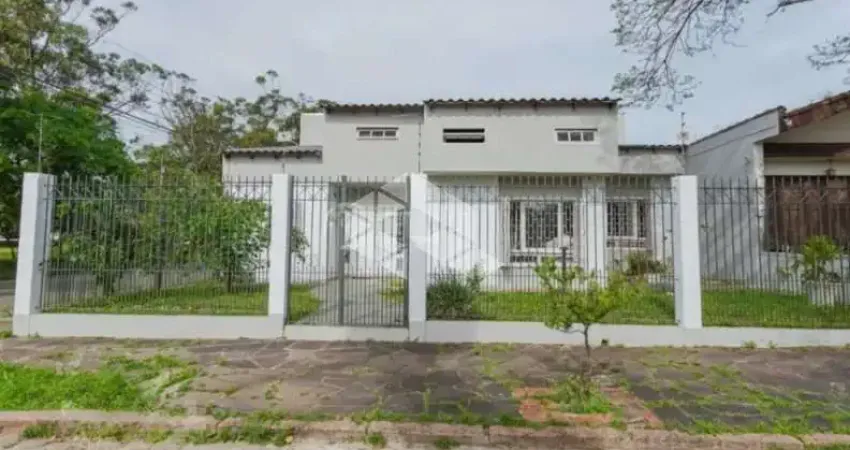 Linda casa  espaçosa com piscina no JD ITU SABARA, próxima a Avenida Baltazar Oliveira Garcia.
