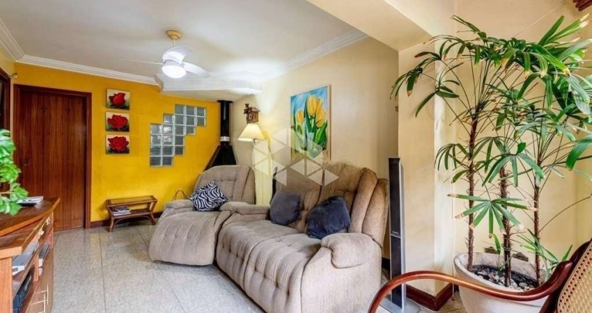 Casa com 3 quartos/suites e 199m² à venda em Boa Vista, Porto Alegre.