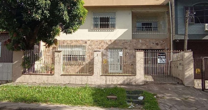 Sobrado com 3 Dormitórios,, Bairro Bom Jesus - POA