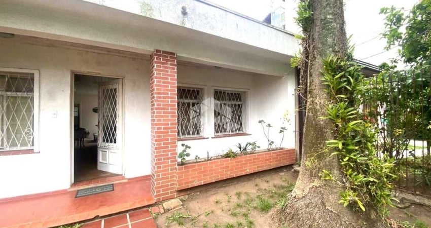 Casa antiga a venda com excelente terreno de 450 m² no Passo Da Areia