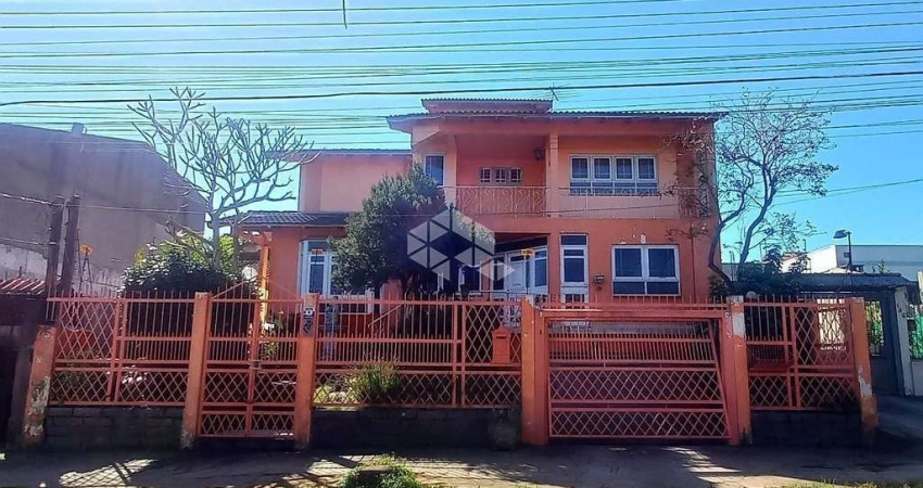 Lindo Sobrado 4 dormitórios à venda no Jardim do Bosque - Cachoeirinha
