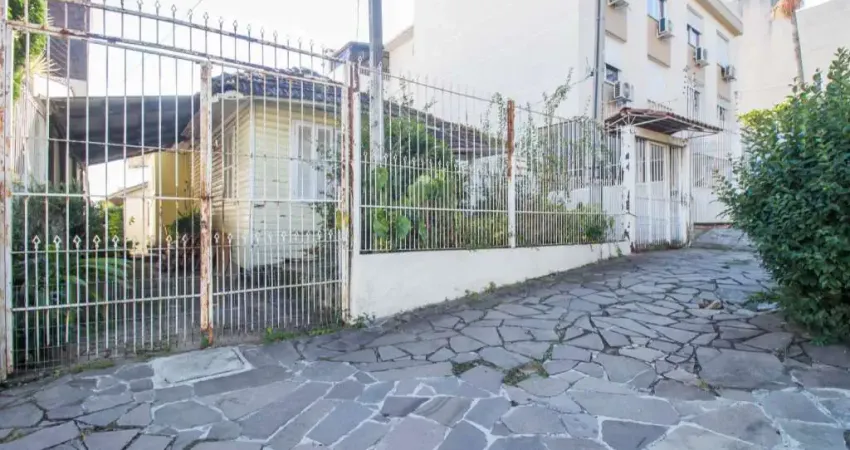 Terreno residencial  com 345m2, no bairro Passo D'areia em Porto Alegre.