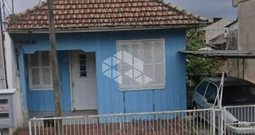 Terreno contendo 3 casas pequenas, bairro Cristo Redentor em Porto Alegre.