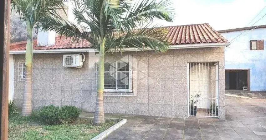 Casa com 3 Quartos e 3 banheiros à Venda, 123 m² por R$ 626.000