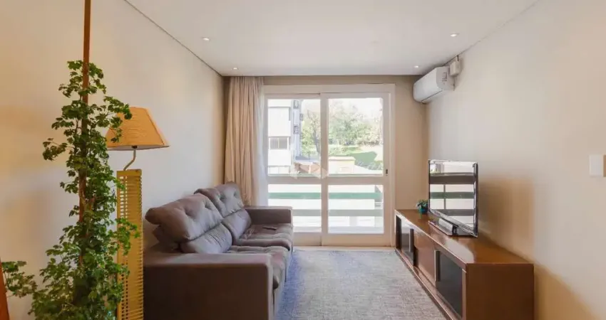 Cobertura espaçosa com 03 quartos , reformada, ideal para quem busca conforto e um espaço extra em bairro nobre Passo D'Areia.