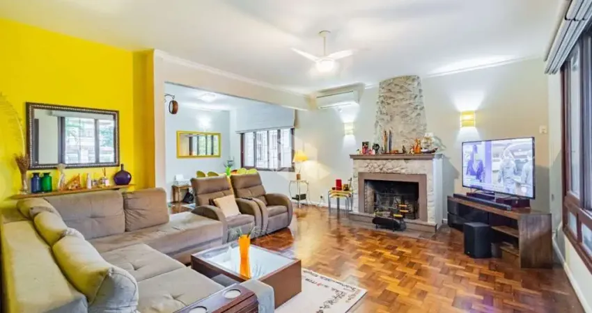 Casa de esquina, 4 dormitórios/suíte, junto ao Rio Guaíba e Centrinho Bairro Tristeza