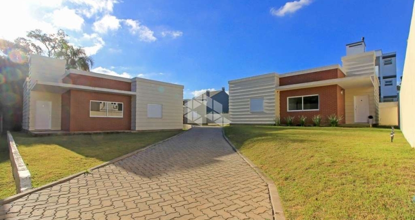 Casa com 03 dormitórios - Condomínio fechado no Lagos de Ipanema