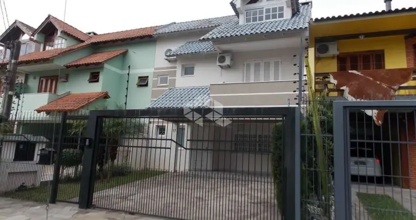 Excelente casa a venda de 3 quartos semimobiliado no imperial parque. ipanema.