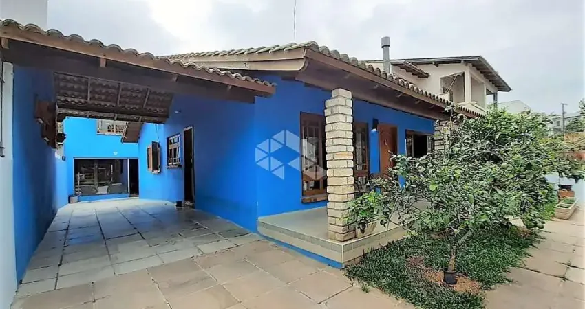 Excelente casa térrea com 3 dormitórios sendo 1 suíte; salão de festas, no bairro Imperial Park