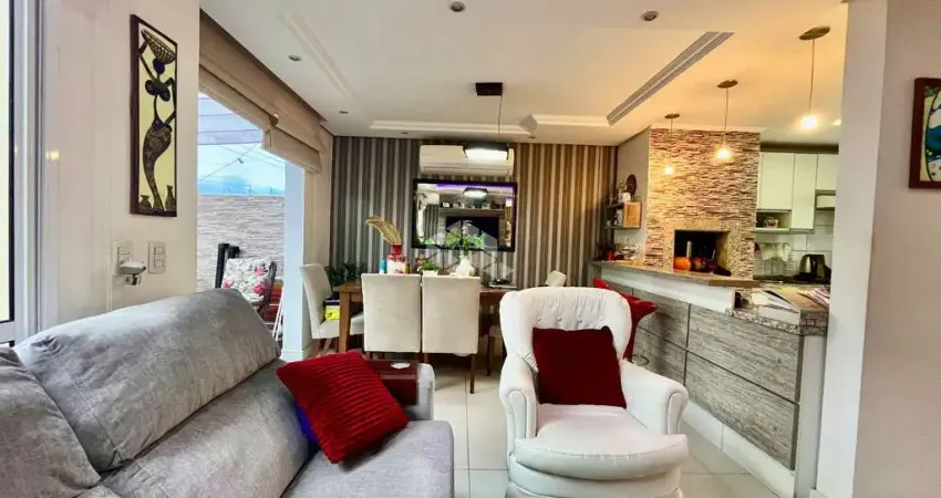 Casa em condomínio em canoas com 03 quartos e 02 vagas e amplo  sótão com lareira.