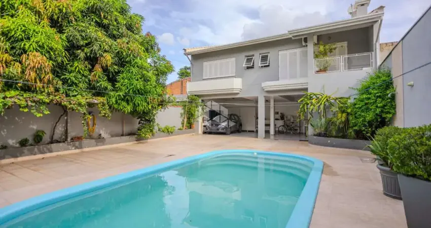 Casa residencial ou comercial de 406 m, com 3 quartos, suíte, 3 salas,2 banheiros, 6 vagas, niterói