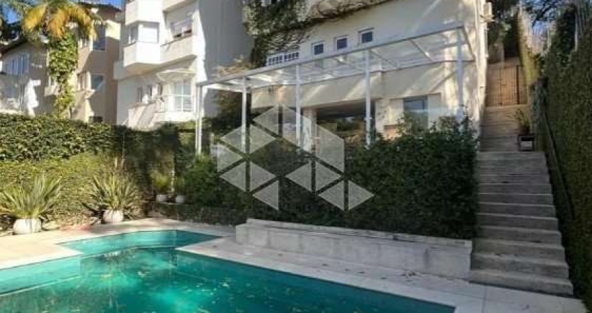 Casa a venda com 3 quartos sendo 3 suítes e 1 lavabo, 3 vagas na garagem 420m R$ 2.500.000,002