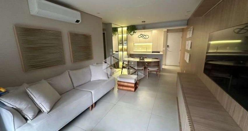 Apartamento à Venda com 3 Quartos, sendo 1 Suíte, 1 Vaga de Garagem, com 90m²
