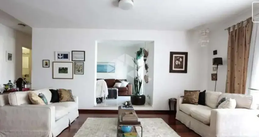 Apartamento à venda na Vila Morumbi, São Paulo-SP. 3 quartos, 3 suítes, 2 salas, 6 banheiros, 4 vagas, 220m². Agende uma visita!