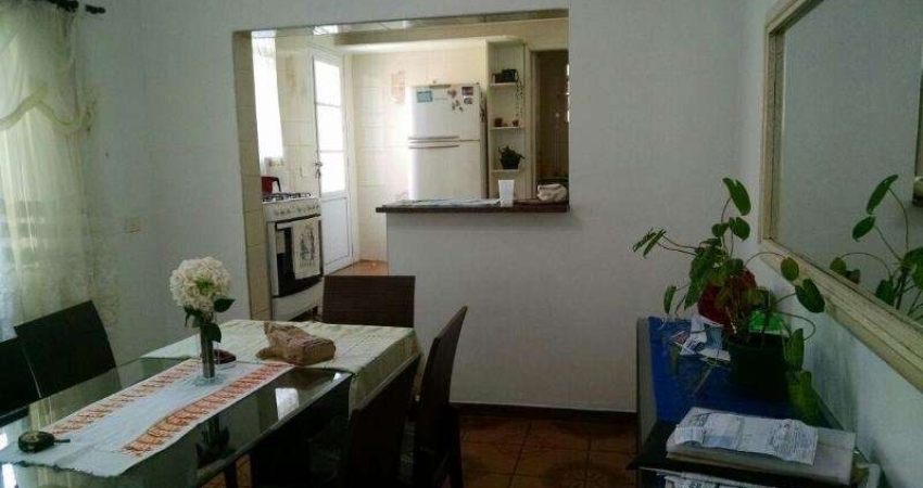 Sobrado Encantador com Salão de Festas e 02 Quartos .