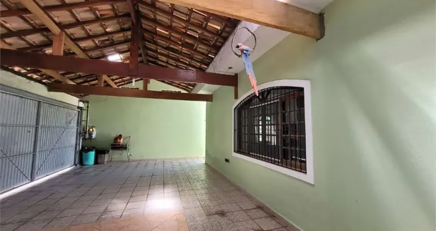Casa com 3 quartos à venda em Jardim Guanhembu - SP