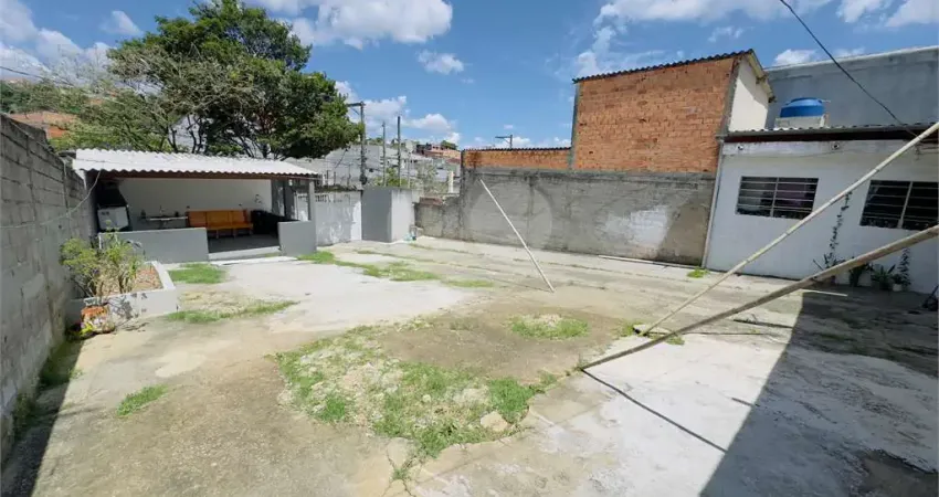 Terreno com casa térrea