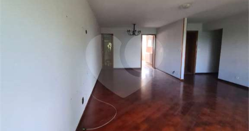 Apartamento á venda com 03 dormitórios na região da Cidade Dutra!!