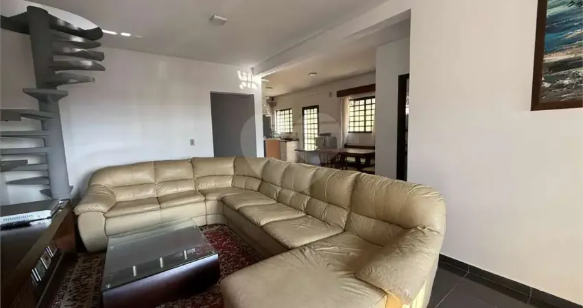 Casa térrea com 3 quartos mobiliada à venda em Interlagos - SP