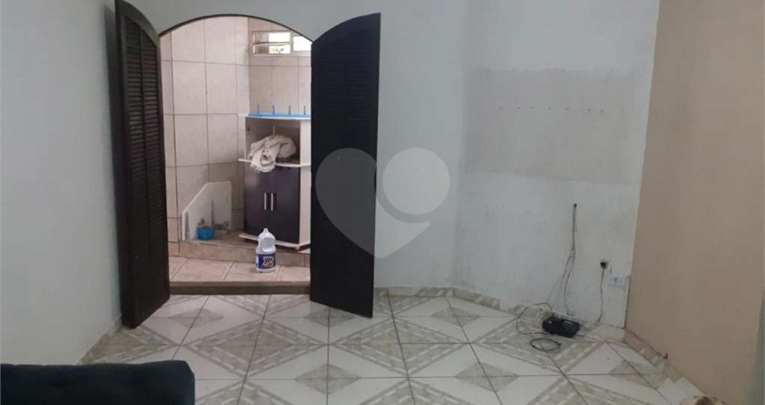 Casa com 03 dormitórios para locação - Bairro Jardim Guanhembú