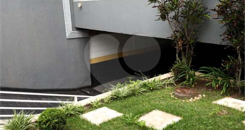 Casa de condomínio fechado Interlagos