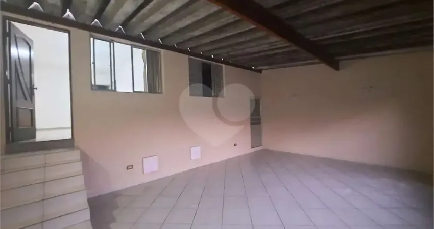 Casa térrea com 2 quartos para locação em Vila Santo Antônio - SP