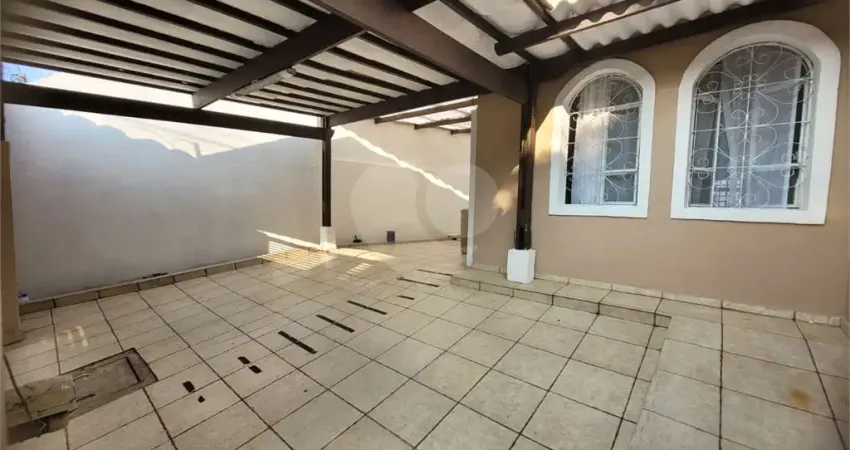 Casa com 2 quartos para alugar na Rua Plínio Schmidt, 214, Interlagos, São Paulo