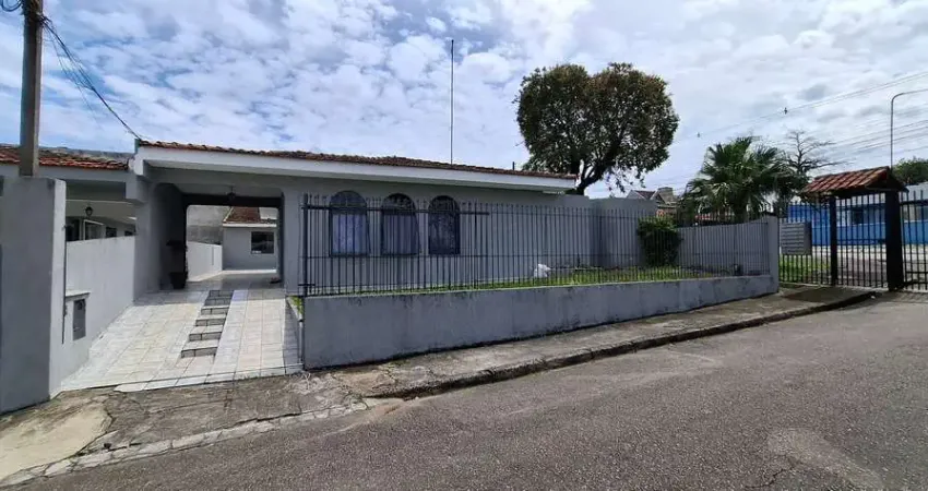 Casa com 3 quartos à venda na Rua Doutor Danilo Gomes, 2390, Boqueirão, Curitiba
