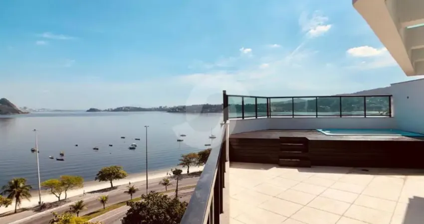 Cobertura - 239 m² com 4 suítes e 3 vagas em Charitas