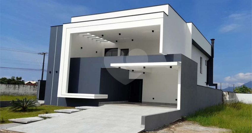 Casa em condomínio fechado com 5 quartos à venda na Rua A, 11, Bougainvillee IV, Peruíbe