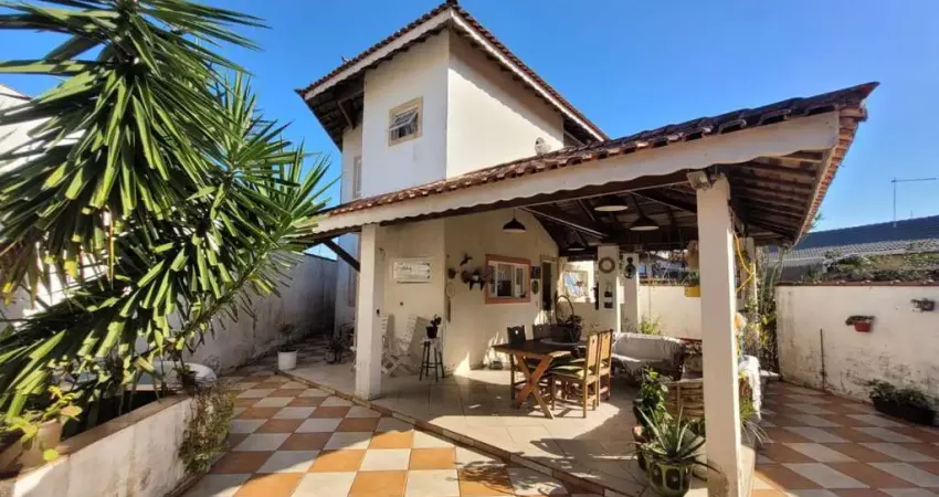Casa com 3 quartos à venda na Rua Raimundo Fidencio, 665, Estância Balneária Maria Helena Novaes, Peruíbe