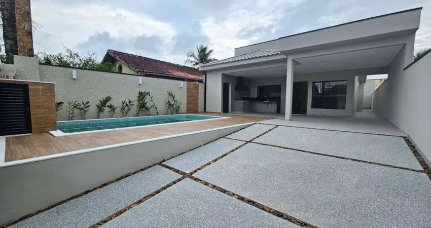 Casa com Piscina à venda- Cidade Nova Peruibe - Peruíbe/SP