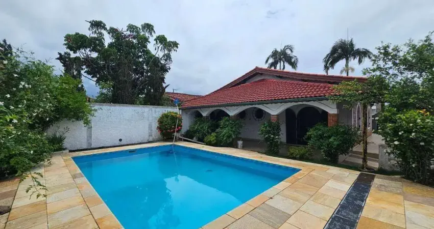Casa à 100 metros da praia - Parque Turístico - Peruíbe/SP