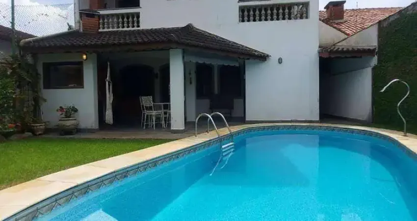 Sobrado  á 100 metros da praia com 3 dormitórios à venda,- Oasis - Peruíbe/SP