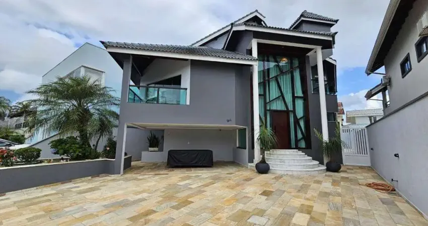 Triplex Alto Padrão com Vista Permanente para o Mar em Condomínio Exclusivo de Peruíbe
