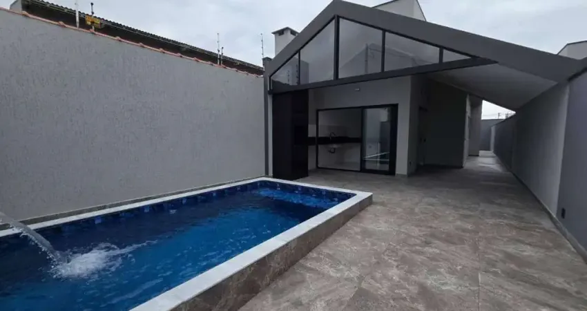 Casa nova e moderna a venda na cidade de Peruíbe - Peruíbe/SP