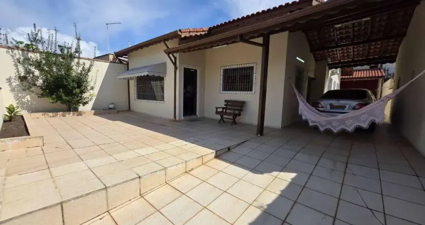 Casa com Edicula a 300m do Mar à venda  - Arpoador - Peruíbe/SP