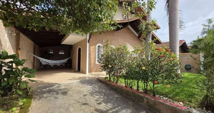 Casa térrea com 3 quartos á 50m do mar á venda  - Ribamar - Peruíbe/SP